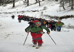 Uzundere'de Dağcılar'dan kış yürüyüşü